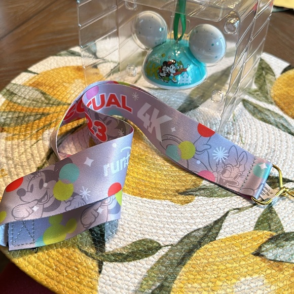 RunDisney 4k ornament/medal with lanyard - Picture 2 of 7